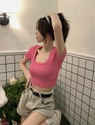 甜辣妹方领短袖针织t恤女夏季新款玫粉色设计感小众短款修身上衣